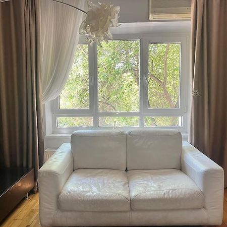 Charming Apartment/King Size Bed Бухарест Экстерьер фото