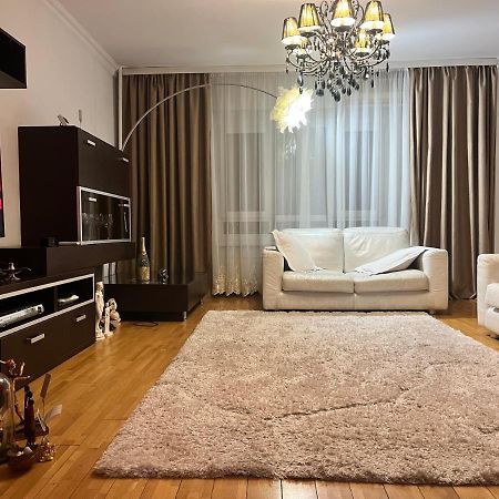 Charming Apartment/King Size Bed Бухарест Экстерьер фото